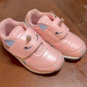 Reebok super cute unicorn size 10US . Hard to find !!!